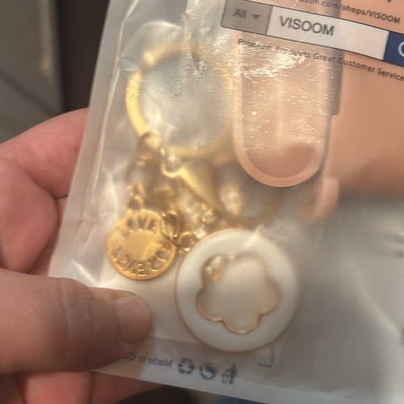 VISOOM AIR PODS 3RD GENERATION CHARGING CASE COVER WITH ACCESSORY - Picture 8 of 12